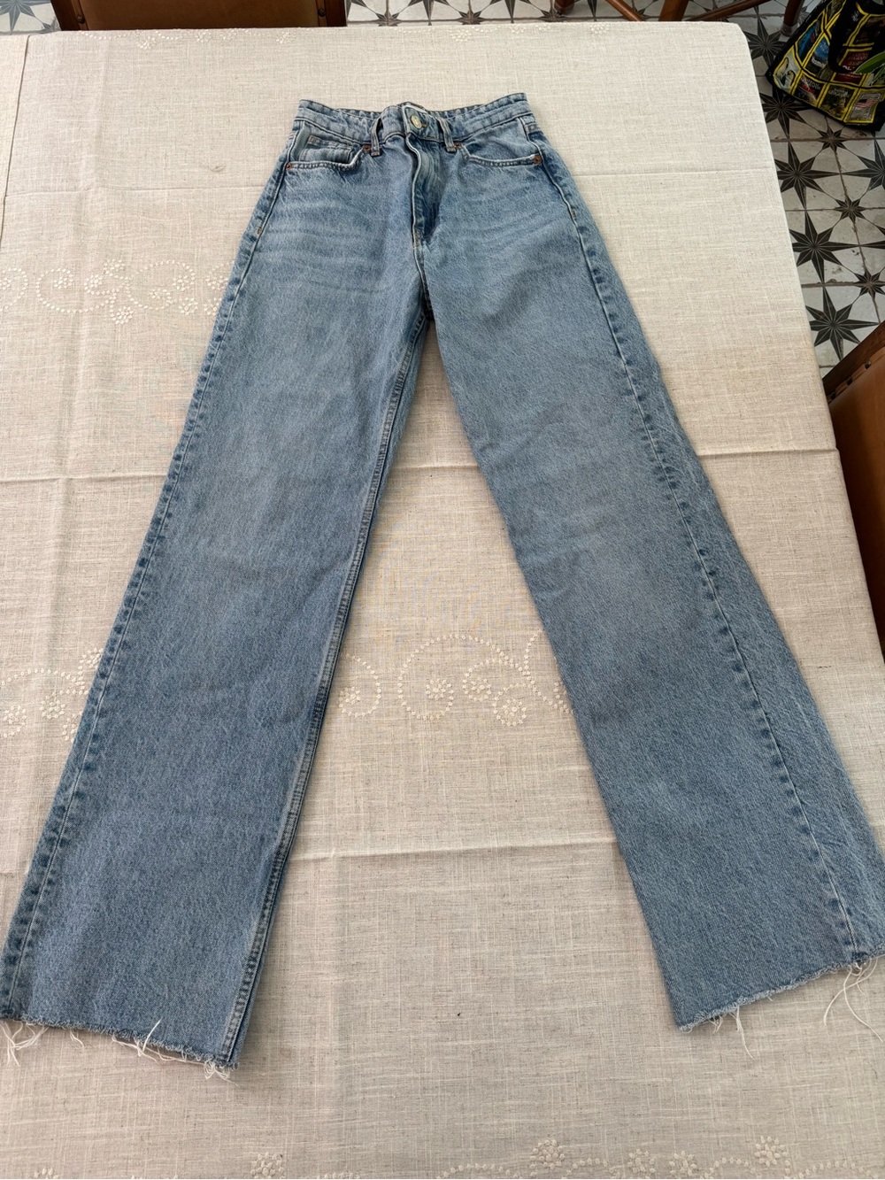 ✨ Zara Light Wash Straight Leg Jeans – Size 4 ✨